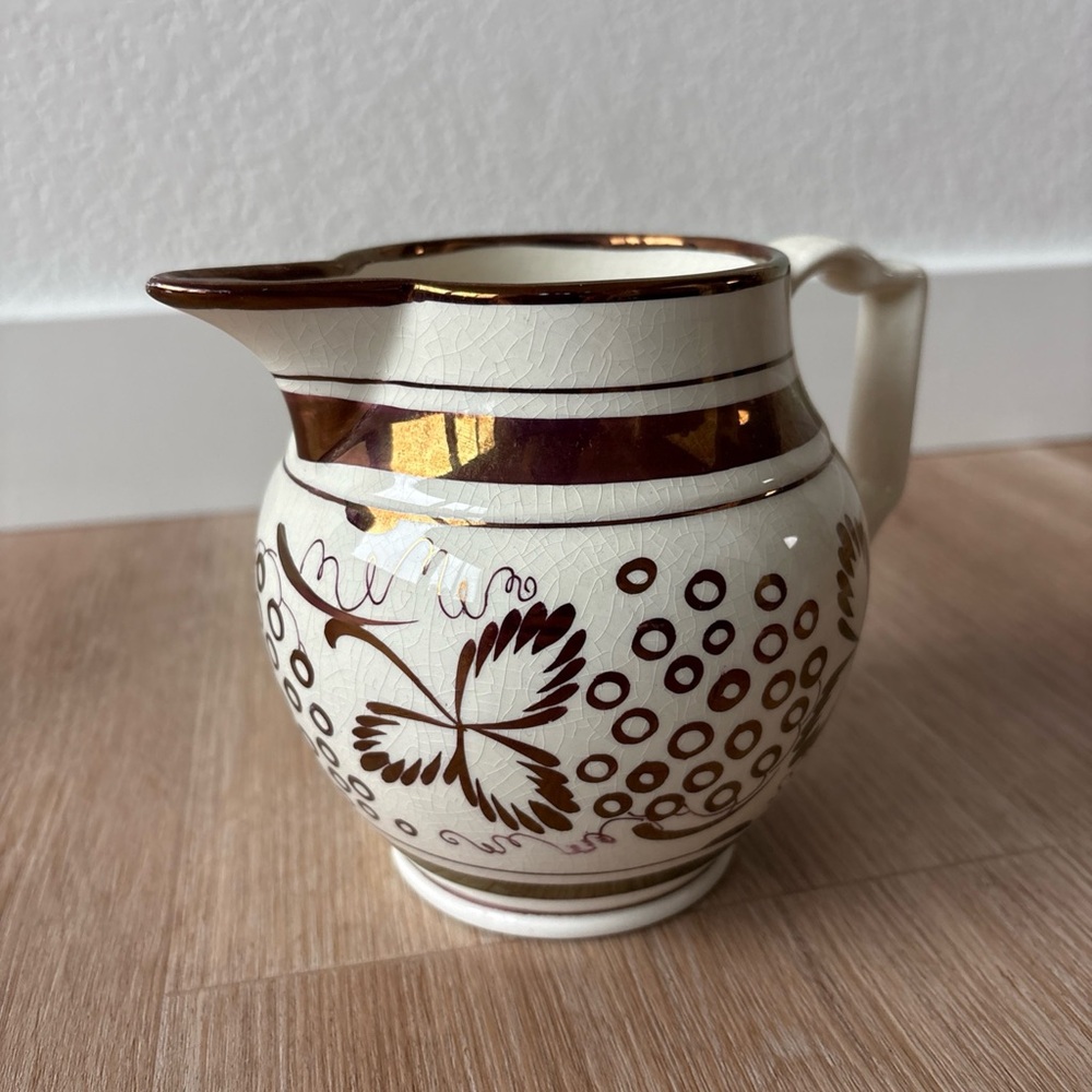White and Gold pitcher with a shinny finish